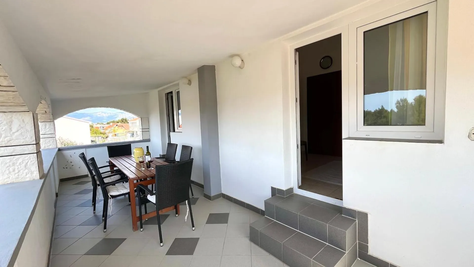 Rosa Apartment Vir
