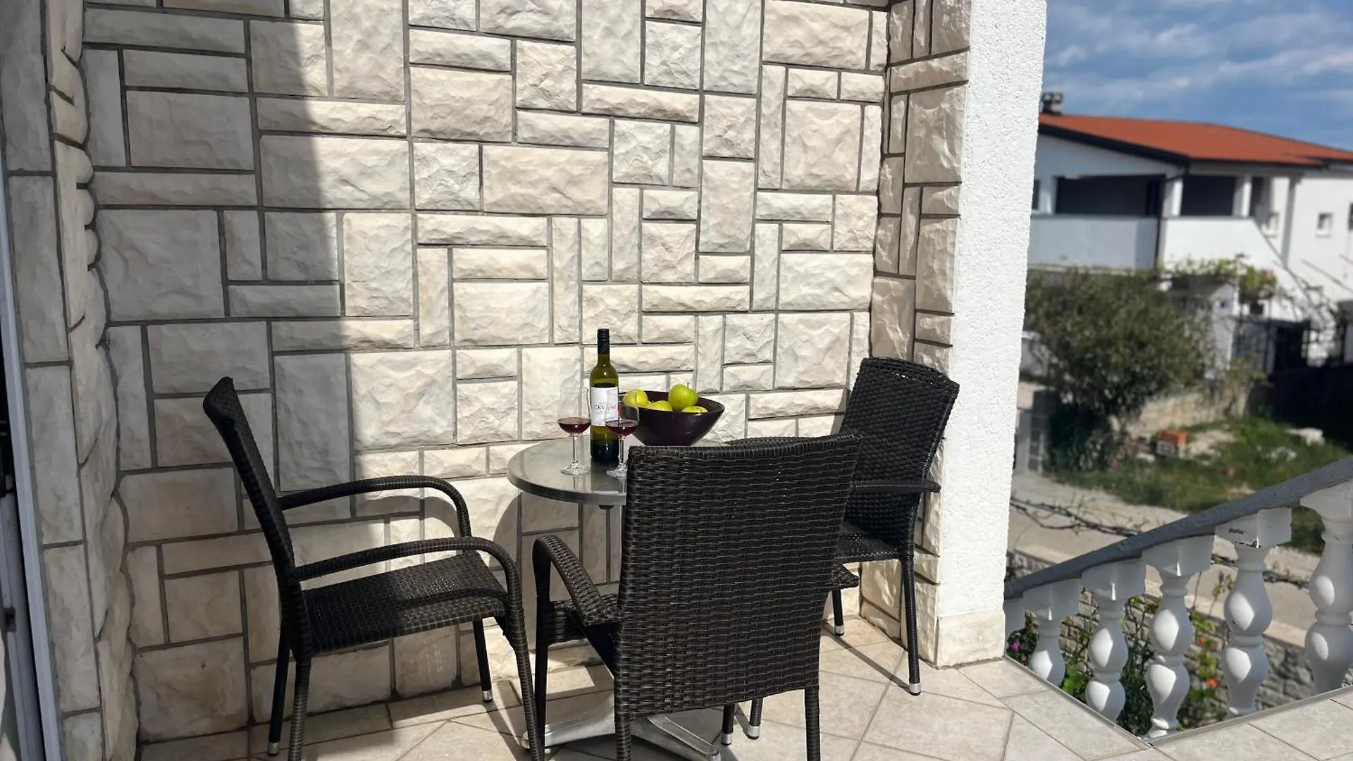Rosa Apartment Vir