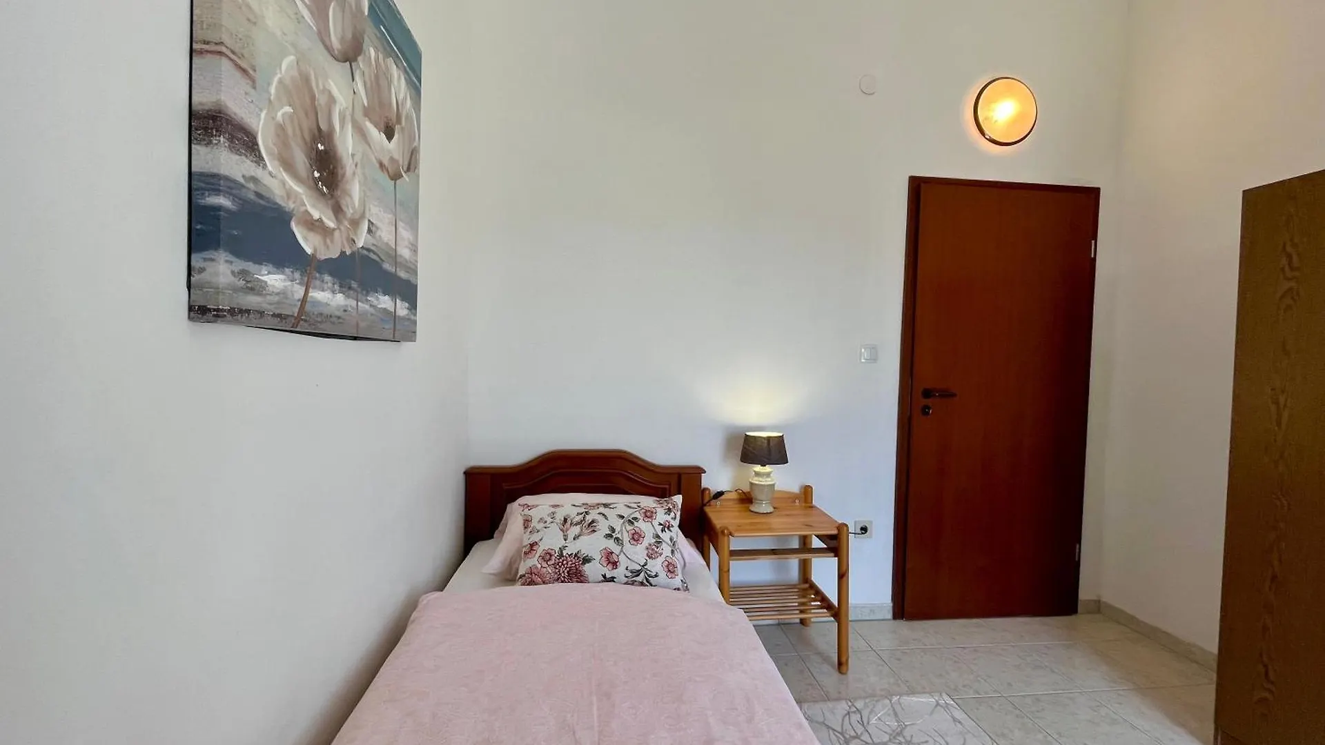 Rosa Apartment Vir