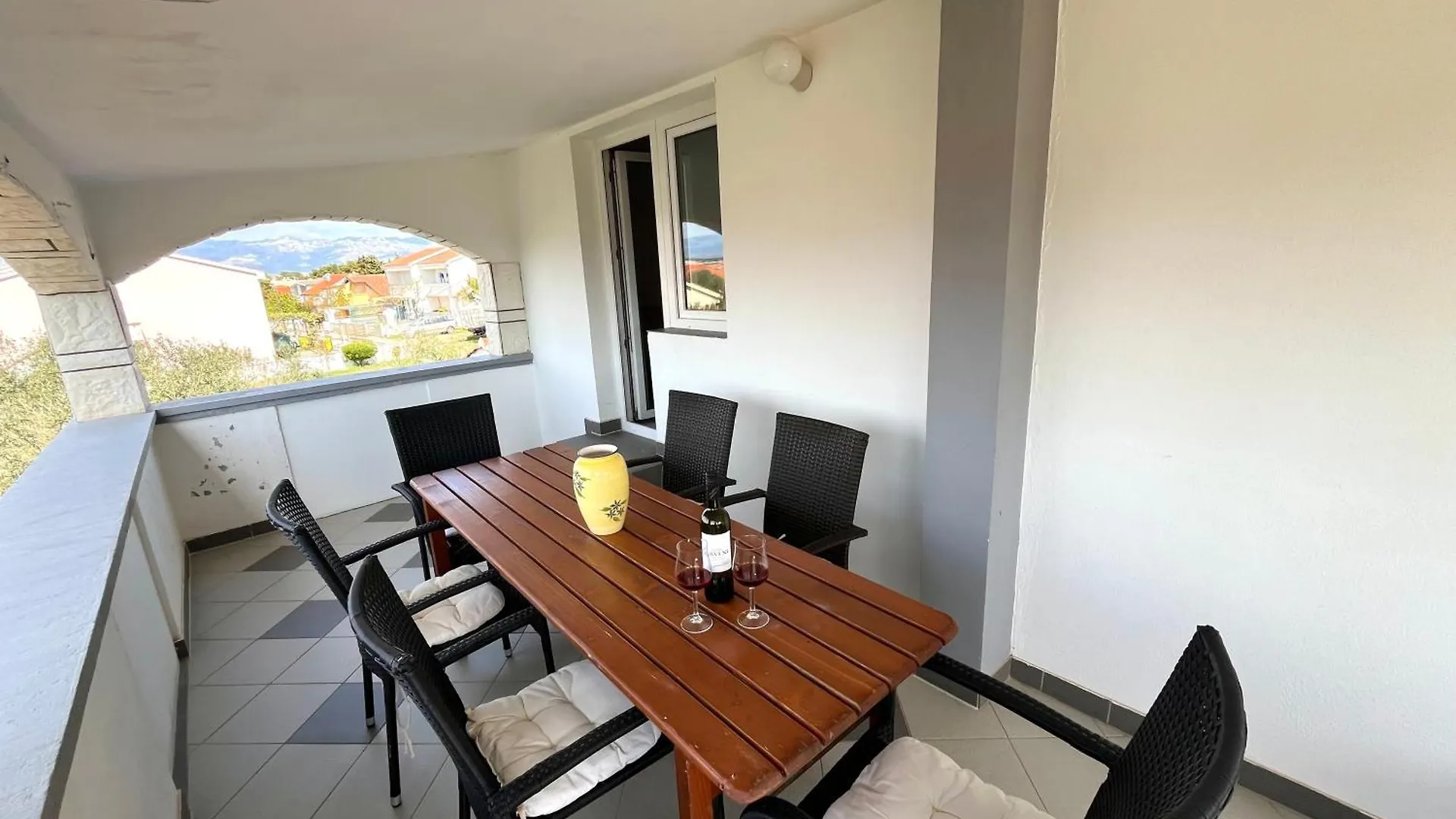 Rosa Apartment Vir
