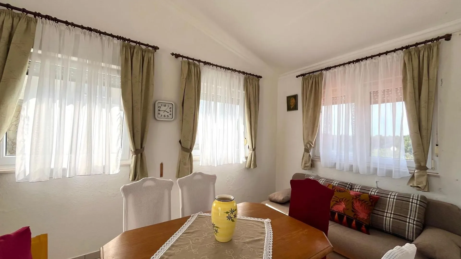 Rosa Apartment Vir