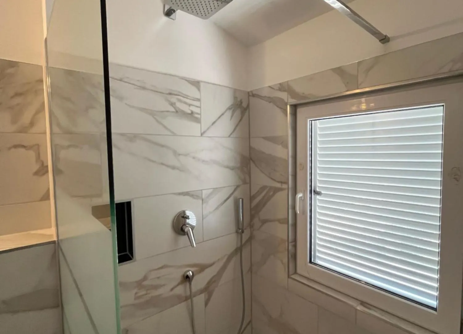 Rosa Apartment Vir
