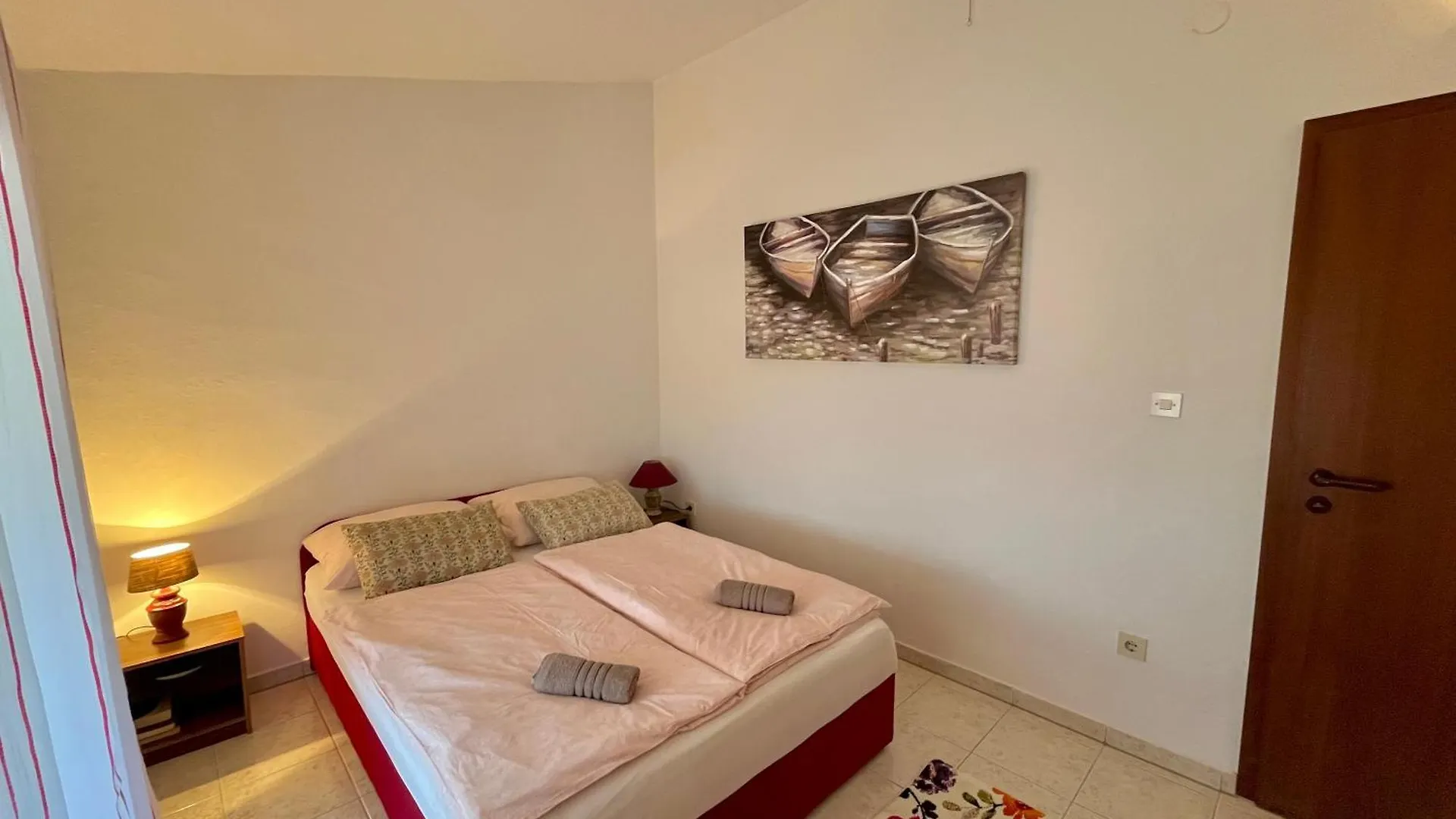 Rosa Apartment Vir