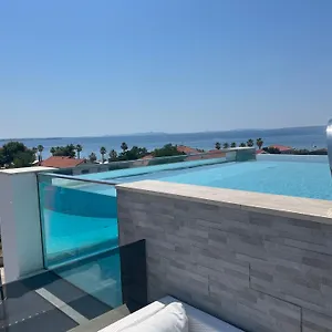 Grandpalazzo With Rooftop Swimming Pool Apartament